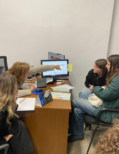 Global- Answer incorporates new students to its projects Belén Morata, principal investigator (PI) of the Global-ANSWER project, explains to the Fellows the summary of activities to be carried out in the schedule of their internships.