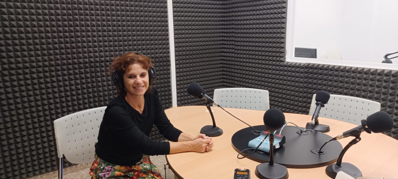 Giorgia Bulli, en el estudio de radio de la Facultad de Comunicación de la UGR. Giorgia Bulli, en el estudio de radio de la Facultad de Comunicación de la UGR.