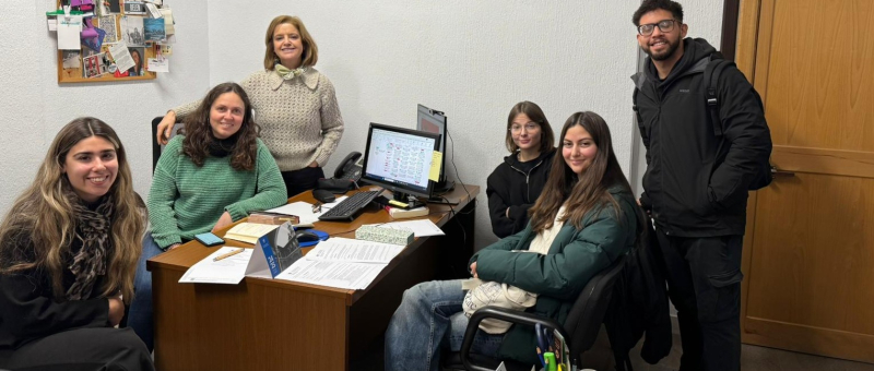Belén Morata, principal investigator (PI) of the Global-ANSWER project, explains to the Fellows the activities to be carried out in the schedule of their internships. Belén Morata, principal investigator (PI) of the Global-ANSWER project, explains to the Fellows the activities to be carried out in the schedule of their internships.