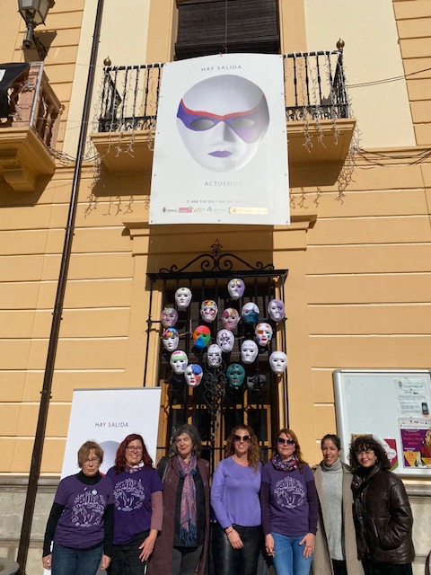miembros y mujeres de instituciones y asociaciones de Huéscar